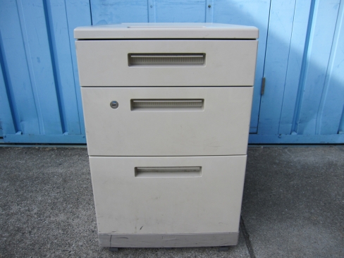 3段ワゴン　鍵あり　ニューグレー　コクヨ製MX　400ｘ600ｘ610