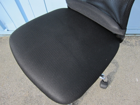 メッシュチェア　ブラック　肘なし