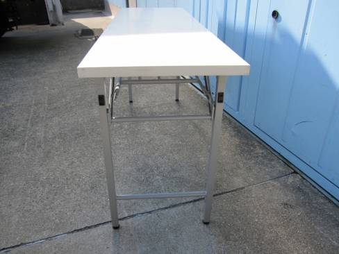 折りたたみテーブル　ホワイト　1500ｘ450ｘ700