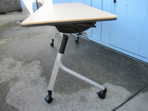 会議用テーブル　スタックテーブル　木目チーク　1500ｘ600ｘ720　プラス製