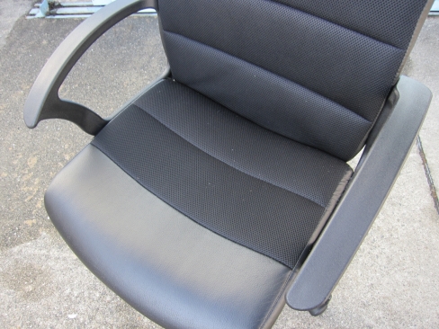 特価！　事務イス　イケア製　ブラック　肘あり　ハイバック