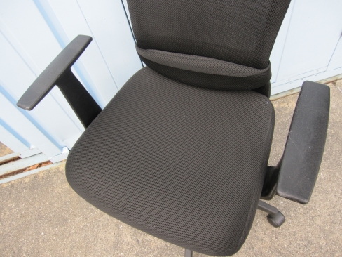 メッシュチェア　肘あり　ブラック　事務イス