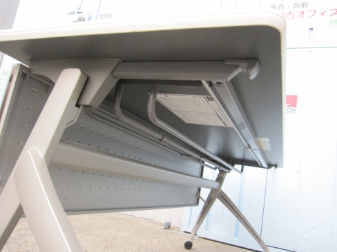 会議用テーブル　ホワイト　1800ｘ600ｘ700　スタックテーブル　幕板あり　ウチダ製