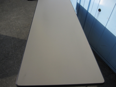 会議テーブル　1800ｘ600ｘ700　スタックテーブル　幕板あり　アイボリー