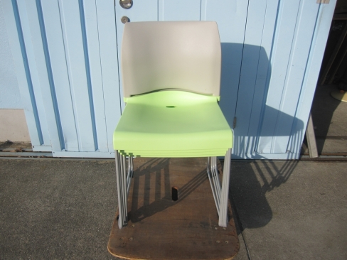 会議用チェア4台セット　ライトグリーン　スタッキングチェア　樹脂製