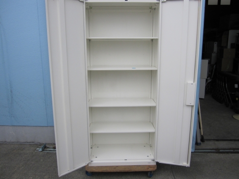 両開き書庫　ホワイト　鍵あり　オカムラ製ヴィラージュ　800ｘ400ｘ1850