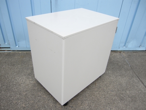 3段ワゴン　ホワイト　鍵あり　プラス製　400ｘ580ｘ605