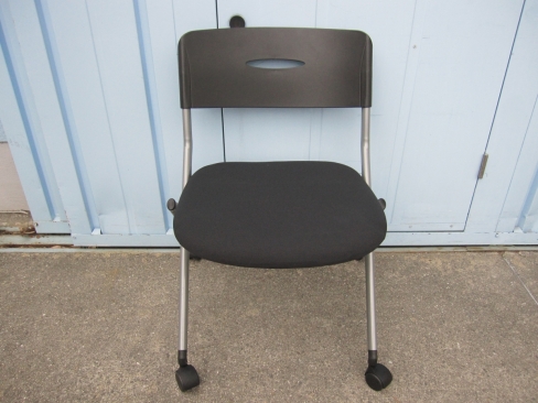 会議用チェア　ブラック　ネスティングチェア