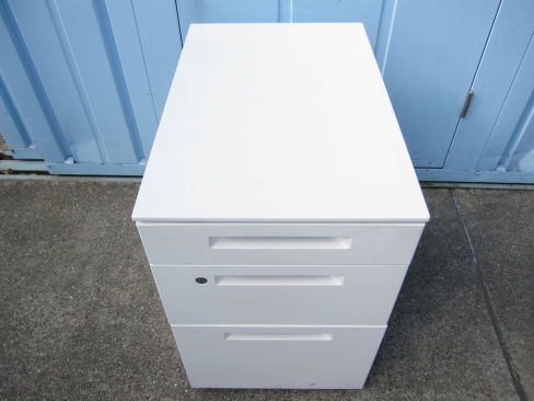 ３段ワゴン　コクヨiS 　ホワイト　鍵あり　395ｘ600ｘ600