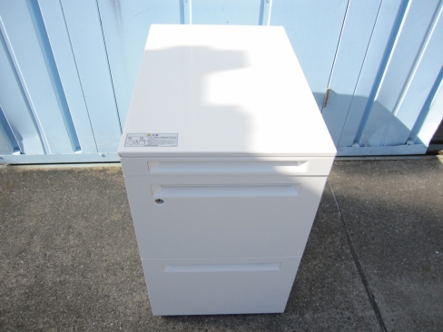 ３段ワゴン　ホワイト　鍵あり　オカムラ製プロユニット　390ｘ580ｘ650