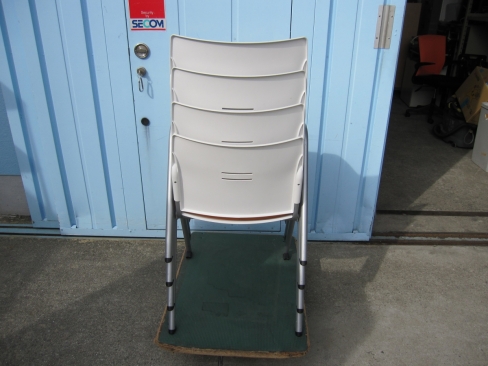 特価！　会議用チェア４台セット　オレンジ　スタッキングチェア　ナイキ製