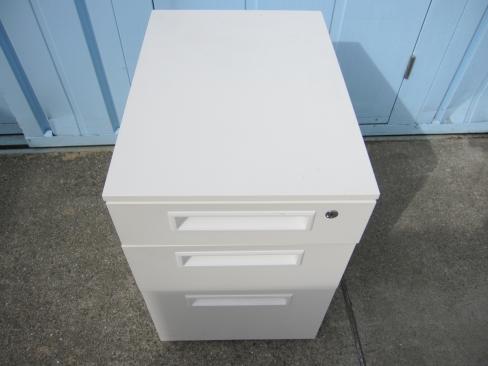 ３段ワゴン　ホワイト　鍵あり　400ｘ580ｘ620