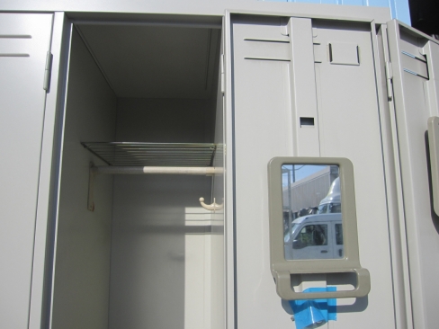 3人用ロッカー　鍵あり　ニューグレー　900ｘ515ｘ1790　コクヨ製