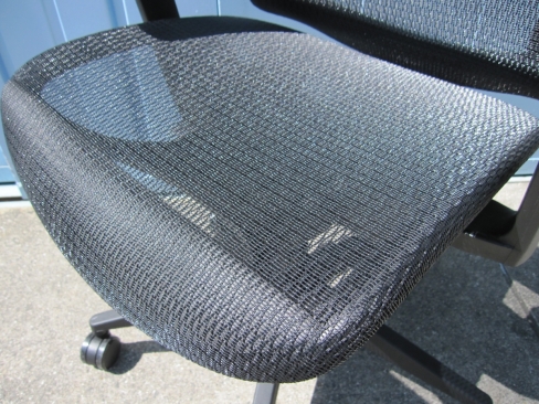 未使用品！　メッシュチェア　肘あり　ブラック　井上金庫製SPN-53A　定価60,000円程度