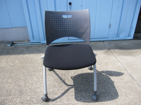 会議用チェア　グレー/ブラック　ライオン製