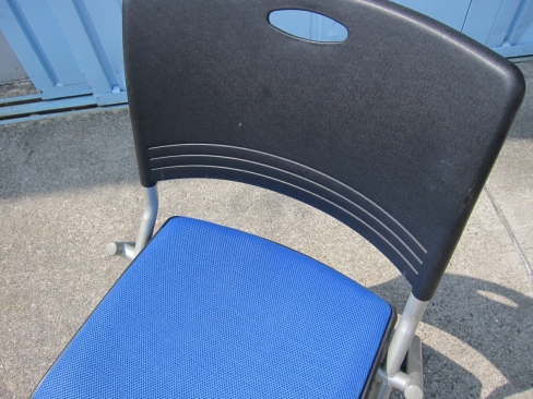 会議用チェア　ブルー　ネスティングチェア