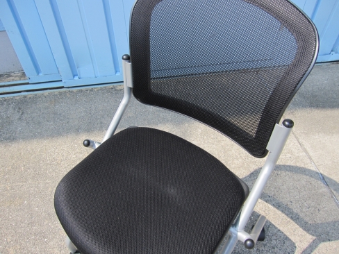 会議用チェア　ブラック　メッシュ　TOKIO製　ネスティングチェア