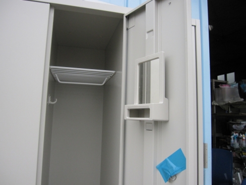 3人用ロッカー　鍵あり　ニューグレー　オカムラ製　900ｘ515ｘ1790