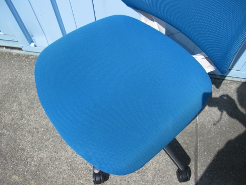 事務イス　コクヨ製ミトラ　ブルー　CRSG2900E1N