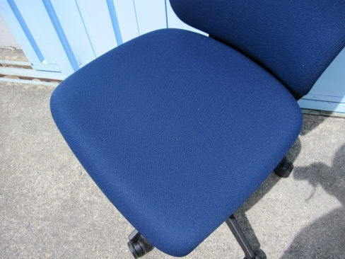 事務イス　ネイビー　イトーキ製フルゴ　KF-430GB-A1B2