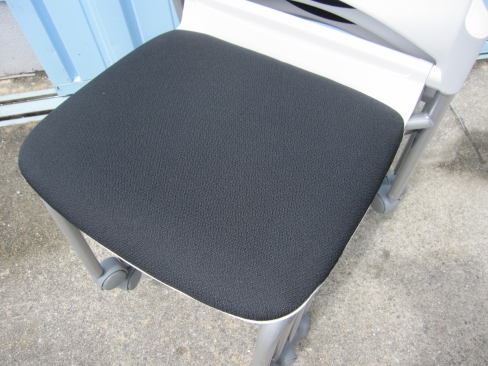 会議用チェア　4台セット　キャスター付き　スタッキングチェア　ブラック　イナバ製