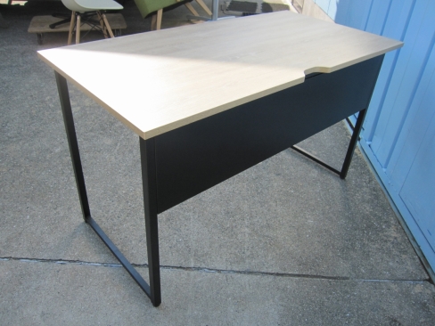 ワークデスク　木目チーク　1200ｘ600ｘ700