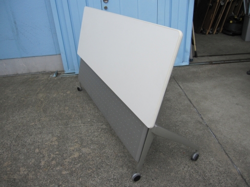 会議用テーブル　ホワイト　1800ｘ600ｘ700　スタックテーブル　幕板あり　ウチダ製