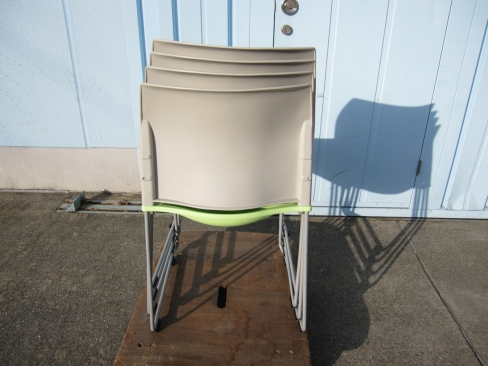 会議用チェア4台セット　ライトグリーン　スタッキングチェア　樹脂製