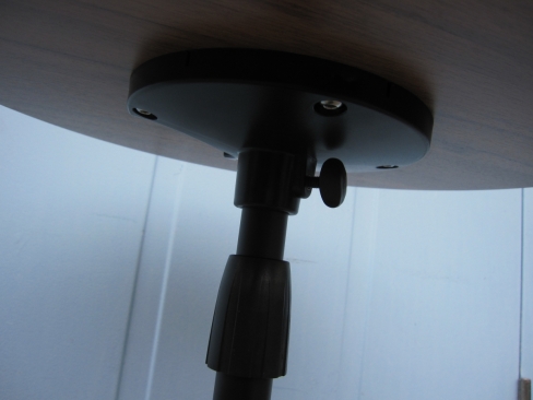 サイドテーブル　φ390　H540～950　※天板の固定が甘いので少しぐらつきます