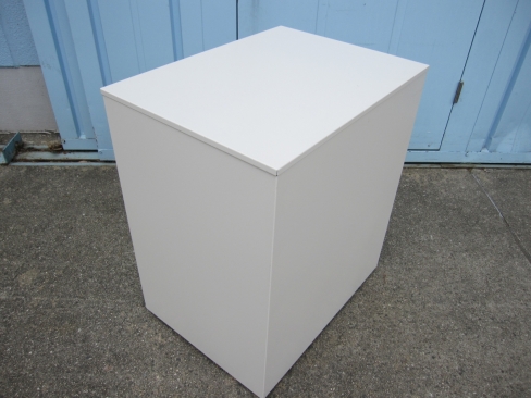 2段ワゴン　ホワイト　鍵あり　400ｘ540ｘ625