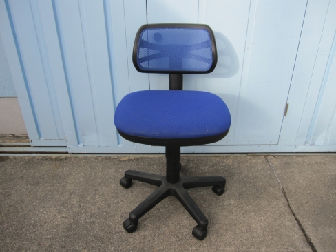 事務イス　ブルー　メッシュ　ローバック