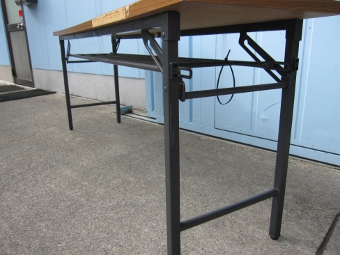 特価！　折り畳みテーブル　1800ｘ450ｘ700　木目チーク　天板サイド割れあり