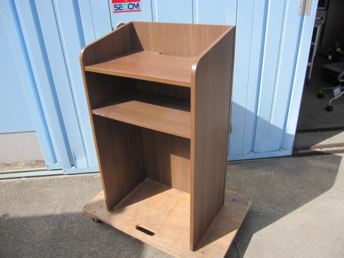 演台　木製　590ｘ400ｘ1050