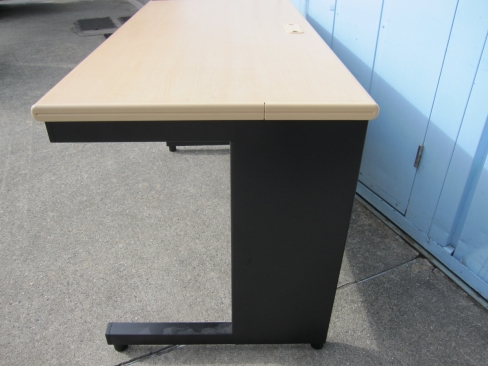 特価！　事務机　平デスク　1200ｘ600ｘ700　プラス製　チーク/ブラック