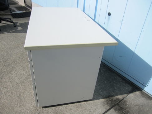 事務机　片袖デスク　ホワイト　鍵あり　1200ｘ700ｘ700　プラス製　フラットライン