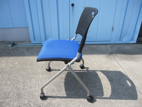 会議用チェア　ブルー　ネスティングチェア