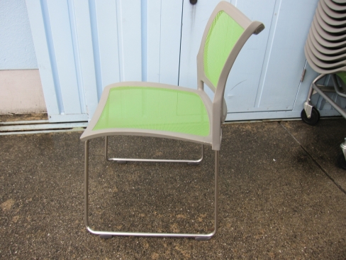 会議用チェア　グリーン　メッシュ　スタッキングチェア　