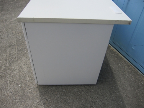 事務机　ホワイト　鍵あり　1200ｘ700ｘ700