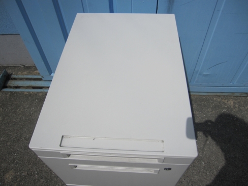 ３段ワゴン　ホワイト　鍵あり　生興製　400ｘ580ｘ650