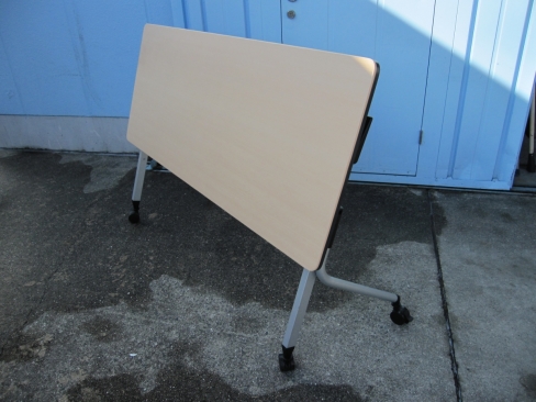 会議用テーブル　スタックテーブル　木目チーク　1500ｘ600ｘ720　プラス製