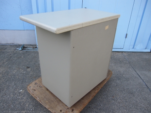 3段脇机　鍵あり　ニューグレー　プラス製　400ｘ700ｘ700