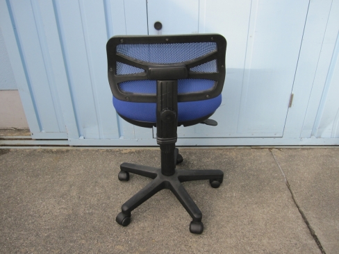 事務イス　ブルー　メッシュ　ローバック