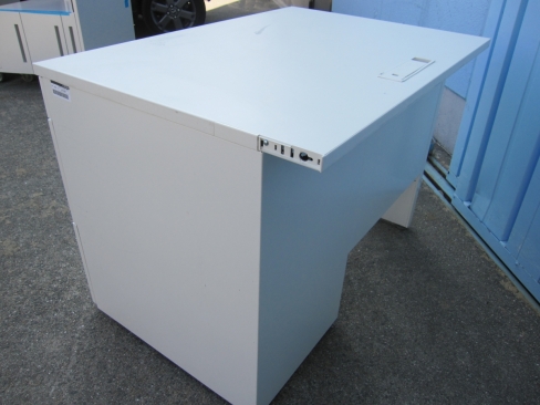 事務机　片袖デスク　ホワイト　鍵あり　1000ｘ700ｘ700　イトーキ製ＣＺＲ