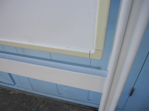 両面脚付ホワイトボード　Ｗ１８００　1900ｘ1800　支柱上部キャップなし　日焼け・傷あり