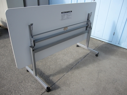 特価！　会議テーブル　1800ｘ800ｘ700　ホワイト　配線穴あり　キャスター付き　スタックテーブル