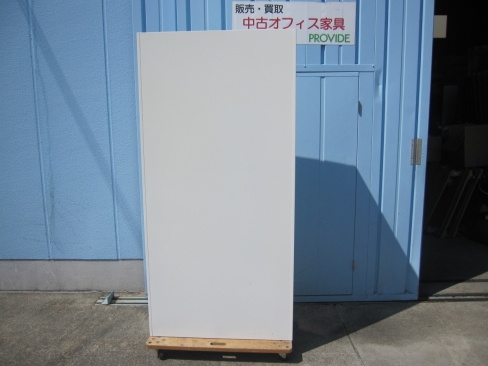 両開き書庫　ホワイト　鍵あり　日焼け跡あり　900ｘ400ｘ1850