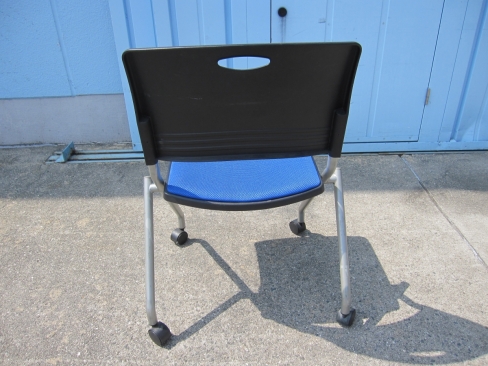 会議用チェア　ブルー　ネスティングチェア