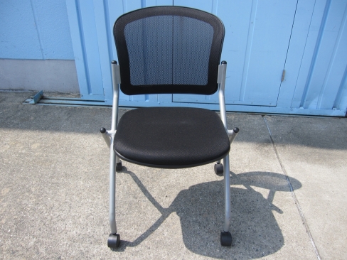 会議用チェア　ブラック　メッシュ　TOKIO製　ネスティングチェア