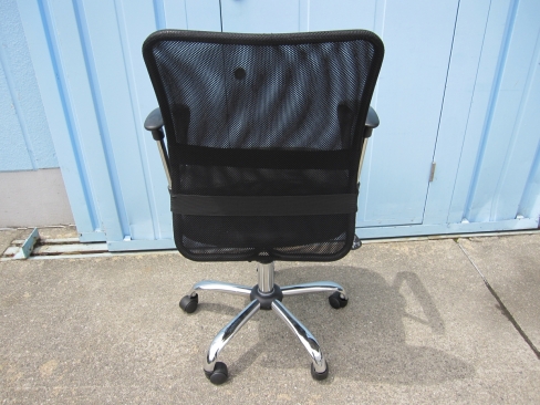 事務イス　メッシュチェア　ブラック　肘あり