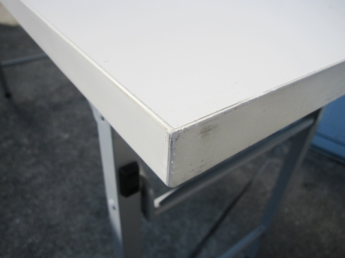 折りたたみテーブル　ホワイト　1500ｘ450ｘ700